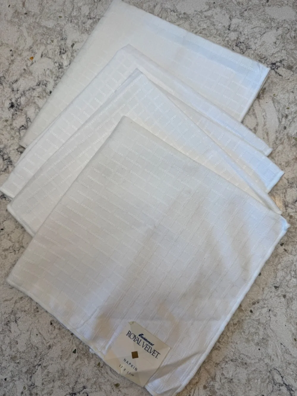 Fieldcrest Royal Velvet Set of 4 Dinner Napkins White linen